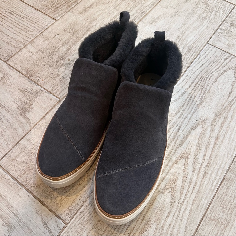 Toms Women's Dark Gray Suede Boots